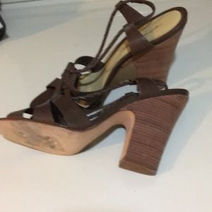 EUC, all leather Vince Camuto Stacked Heel Sandals
